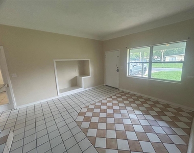 127 Country Club Drive - Photo Thumbnail 2