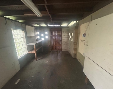 127 Country Club Drive - Photo Thumbnail 11