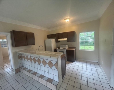 127 Country Club Drive - Photo Thumbnail 5
