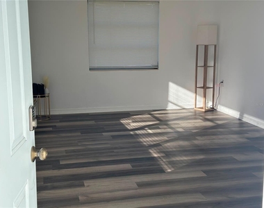 6 N Washington Street - Photo Thumbnail 3
