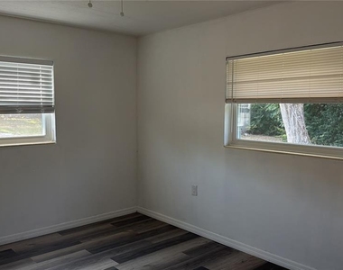 6 N Washington Street - Photo Thumbnail 7