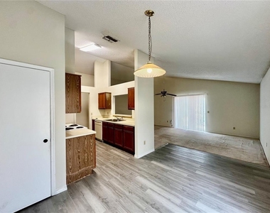 3723 Narroline Drive - Photo Thumbnail 4