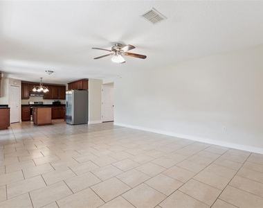 2907 Holly Berry Court - Photo Thumbnail 3