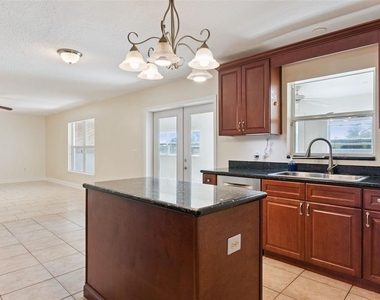 2907 Holly Berry Court - Photo Thumbnail 5