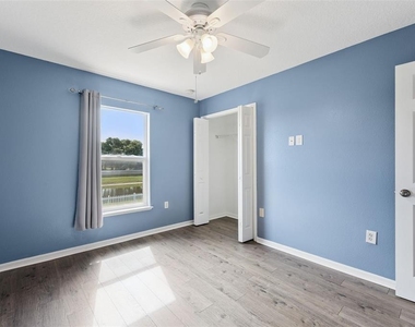 2907 Holly Berry Court - Photo Thumbnail 12