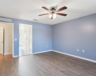 2907 Holly Berry Court - Photo Thumbnail 9
