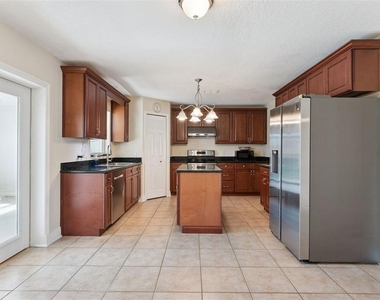 2907 Holly Berry Court - Photo Thumbnail 4