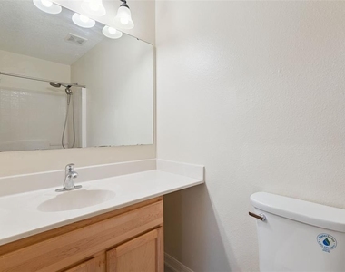 2907 Holly Berry Court - Photo Thumbnail 13
