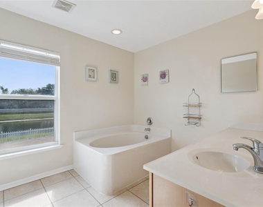 2907 Holly Berry Court - Photo Thumbnail 10