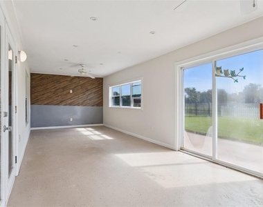 2907 Holly Berry Court - Photo Thumbnail 14