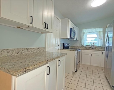 1311 Hillcrest Drive - Photo Thumbnail 9
