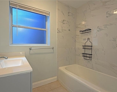 1311 Hillcrest Drive - Photo Thumbnail 20