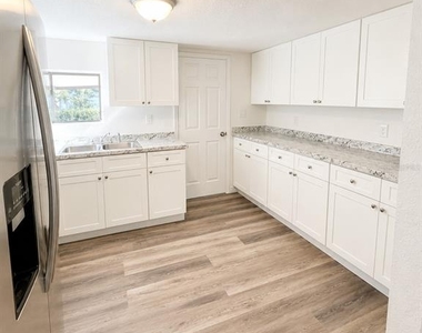 1052 Osceola Trail - Photo Thumbnail 3