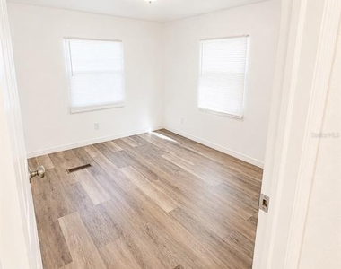 1052 Osceola Trail - Photo Thumbnail 5