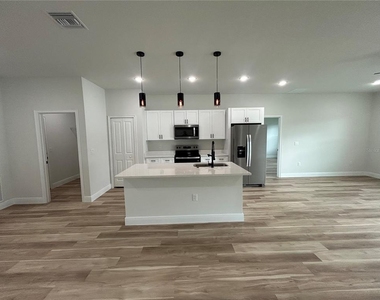 14953 Sw 38th Circle - Photo Thumbnail 6