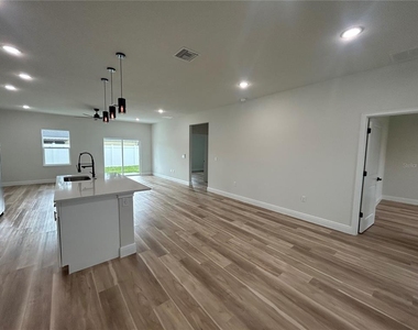 14953 Sw 38th Circle - Photo Thumbnail 7