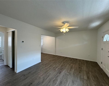 807 Vassar Street - Photo Thumbnail 4