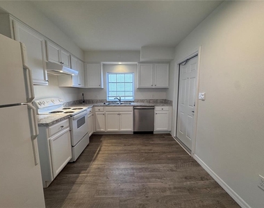 807 Vassar Street - Photo Thumbnail 9