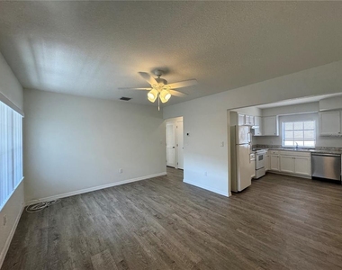 807 Vassar Street - Photo Thumbnail 5
