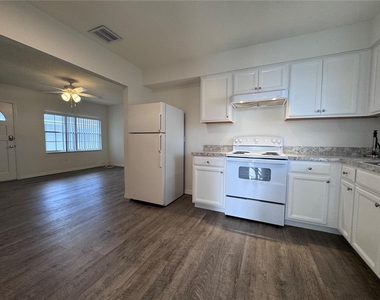 807 Vassar Street - Photo Thumbnail 7