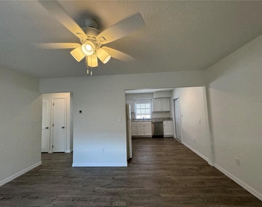 807 Vassar Street - Photo Thumbnail 3