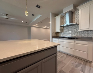 4753 Terrace Bluff Street - Photo Thumbnail 9