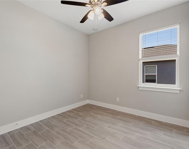 149 Golf Aire Boulevard - Photo Thumbnail 16