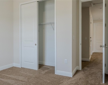 16705 Victoria Grove Alley - Photo Thumbnail 19