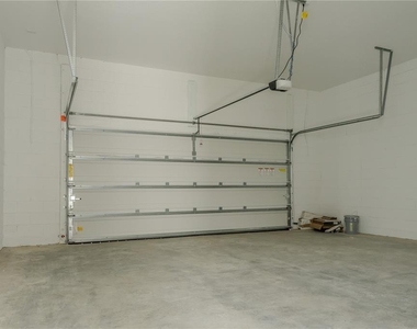 16705 Victoria Grove Alley - Photo Thumbnail 31