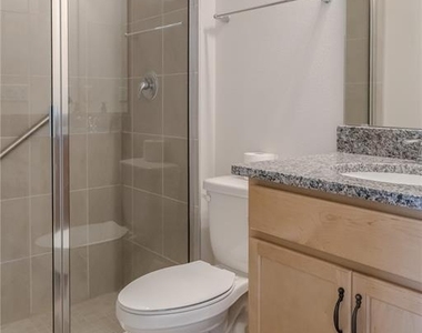 16705 Victoria Grove Alley - Photo Thumbnail 9