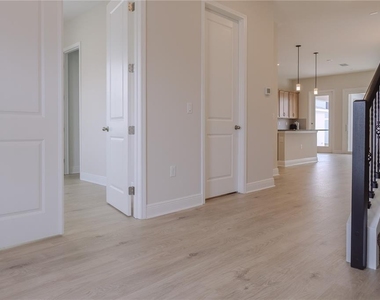 16705 Victoria Grove Alley - Photo Thumbnail 3