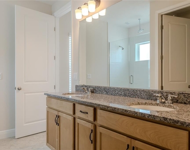 16705 Victoria Grove Alley - Photo Thumbnail 28