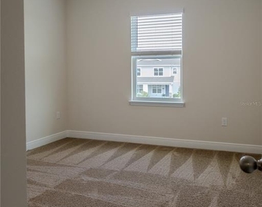 16705 Victoria Grove Alley - Photo Thumbnail 16