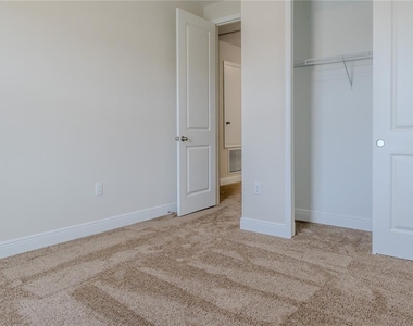 16705 Victoria Grove Alley - Photo Thumbnail 17
