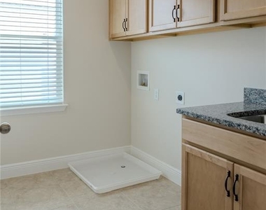 16705 Victoria Grove Alley - Photo Thumbnail 22