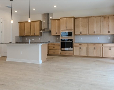 16705 Victoria Grove Alley - Photo Thumbnail 11