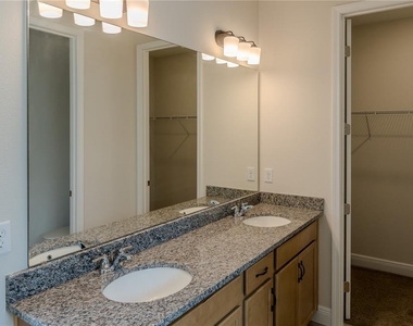 16705 Victoria Grove Alley - Photo Thumbnail 27
