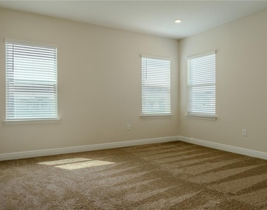 16705 Victoria Grove Alley - Photo Thumbnail 24