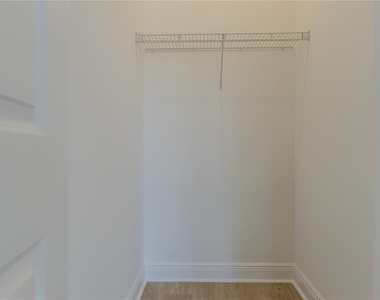 16705 Victoria Grove Alley - Photo Thumbnail 7