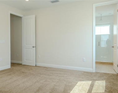 16705 Victoria Grove Alley - Photo Thumbnail 25