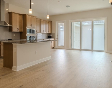 16705 Victoria Grove Alley - Photo Thumbnail 10