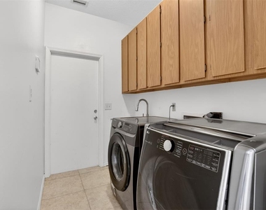 1741 Mizell Avenue - Photo Thumbnail 24