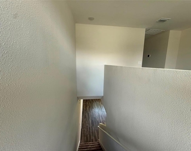7909 Peacelily Avenue - Photo Thumbnail 10