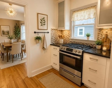 1642 Hillcrest Street - Photo Thumbnail 4