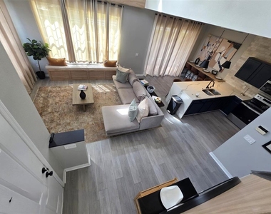 734 Monroe Circle - Photo Thumbnail 8