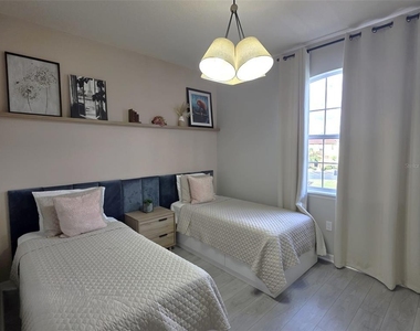 734 Monroe Circle - Photo Thumbnail 15