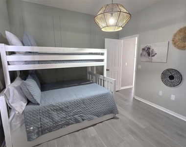 734 Monroe Circle - Photo Thumbnail 14