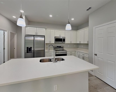 3212 W Marie Drive - Photo Thumbnail 3