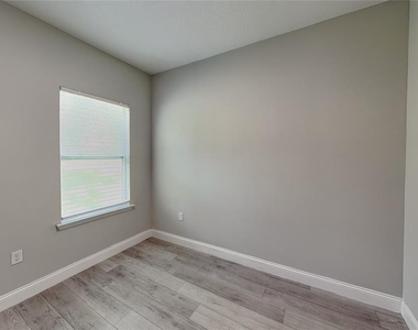 3212 W Marie Drive - Photo Thumbnail 11