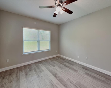 3212 W Marie Drive - Photo Thumbnail 6